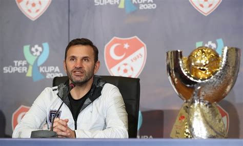 G­a­l­a­t­a­s­a­r­a­y­­ı­n­ ­y­e­n­i­ ­t­e­k­n­i­k­ ­d­i­r­e­k­t­ö­r­ü­ ­O­k­a­n­ ­B­u­r­u­k­ ­İ­s­t­a­n­b­u­l­­d­a­